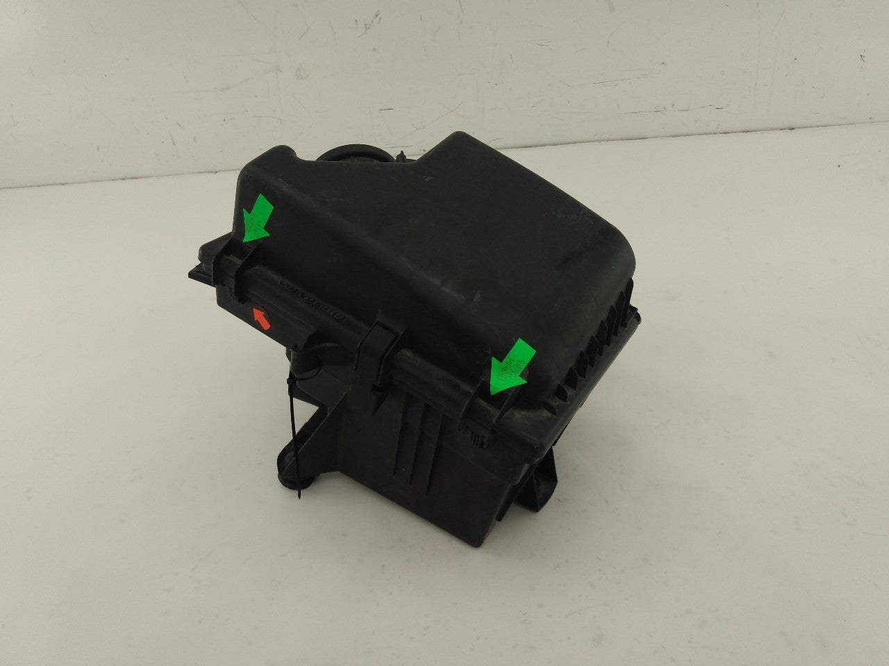 Volvo V70 Air Cleaner Housing - 0