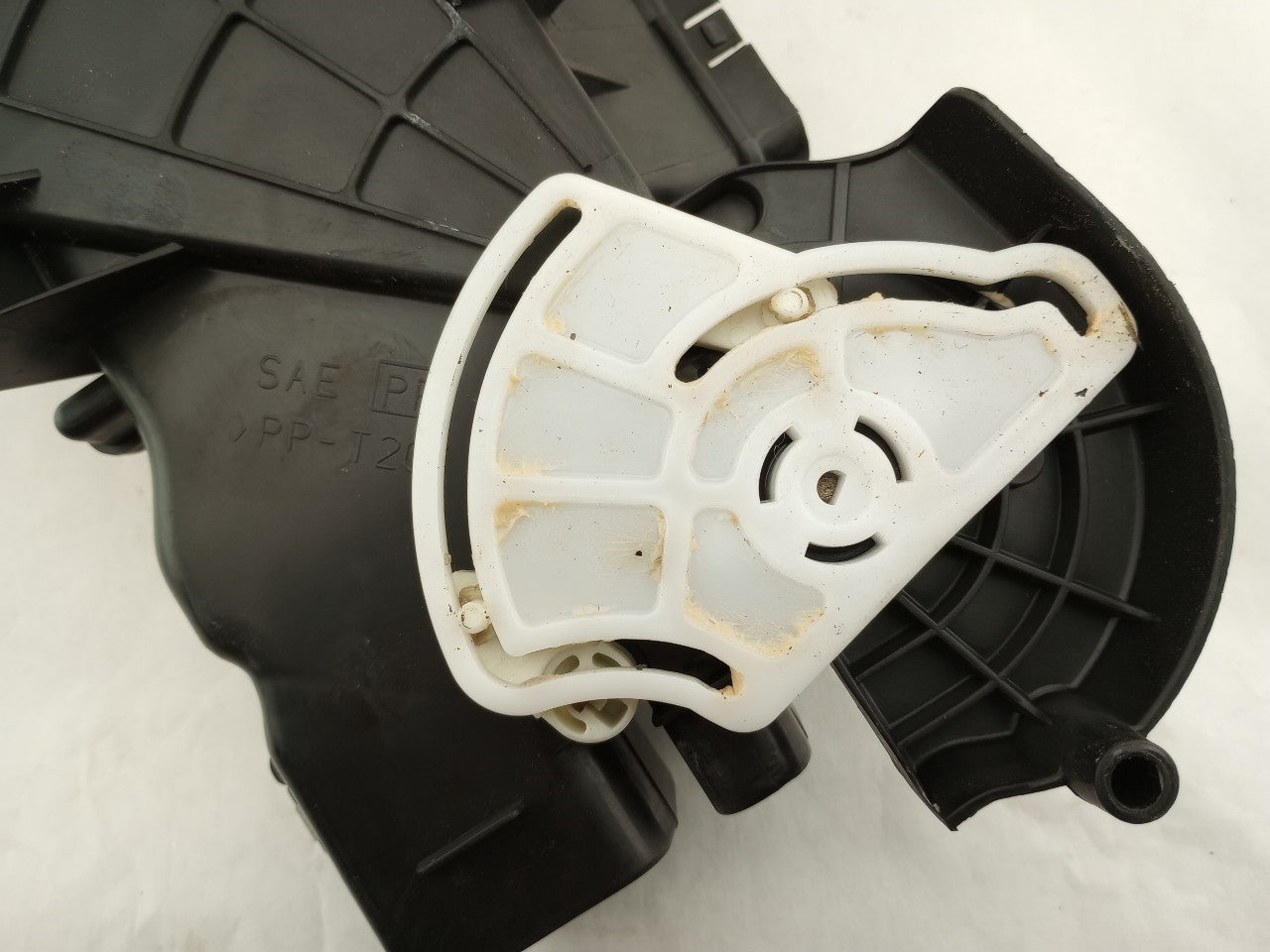 Volkswagen Phaeton Heater Air Distribution Housing Assembly
