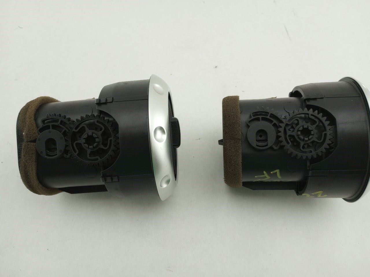 Audi TT Pair Of Dashboard Air Vents