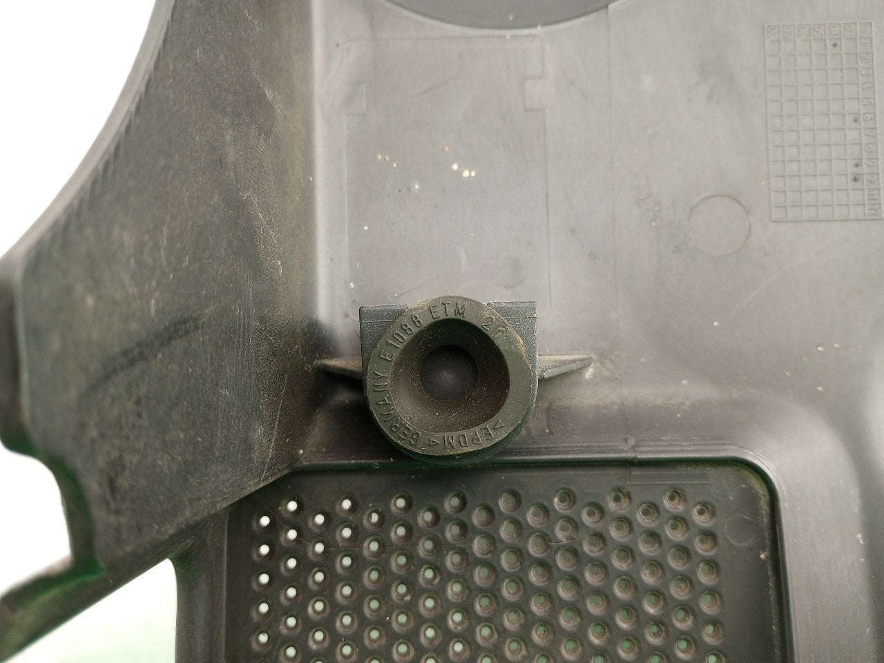 Volkswagen Phaeton Rear Engine Vanity Cover