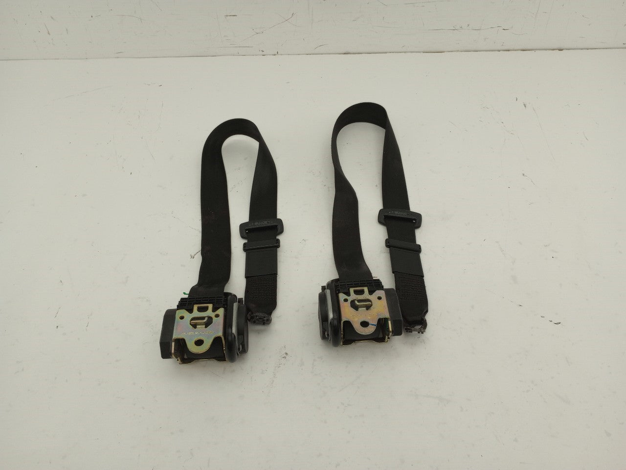 Audi TT Pair Of Front Seat Belt Retractors - 0