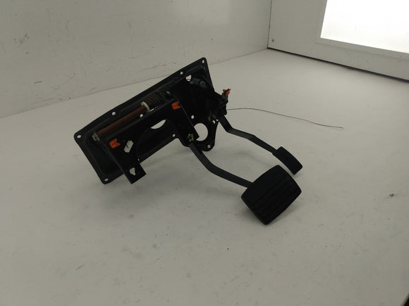 Land Rover Discovery Gas & Brake Pedal Assembly