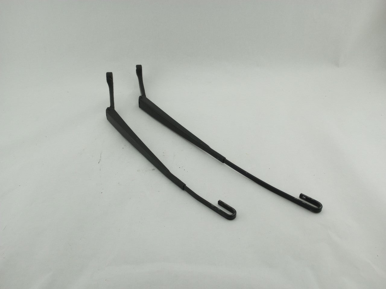 Audi TT Pair Of Windshield Wiper Arms