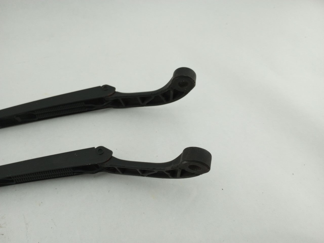 Audi TT Pair Of Windshield Wiper Arms