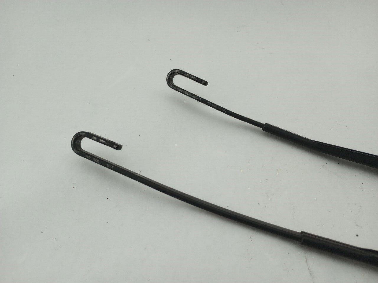 Audi TT Pair Of Windshield Wiper Arms