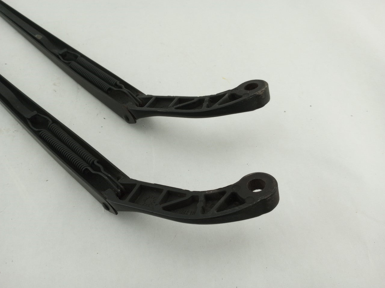 Audi TT Pair Of Windshield Wiper Arms