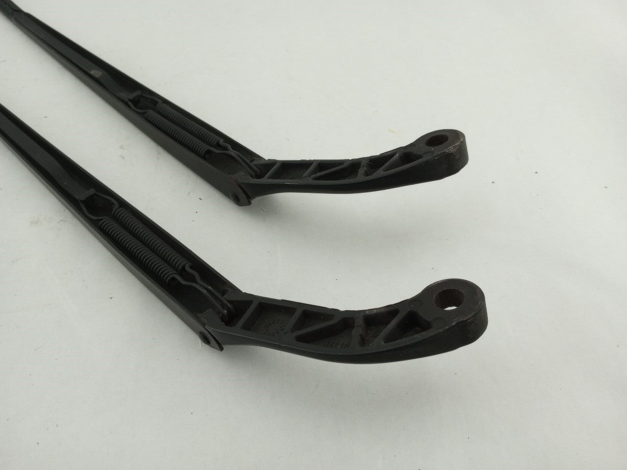 Audi TT Pair Of Windshield Wiper Arms