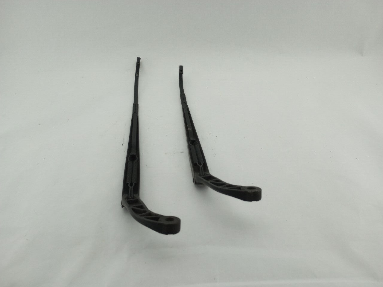 Audi TT Pair Of Windshield Wiper Arms