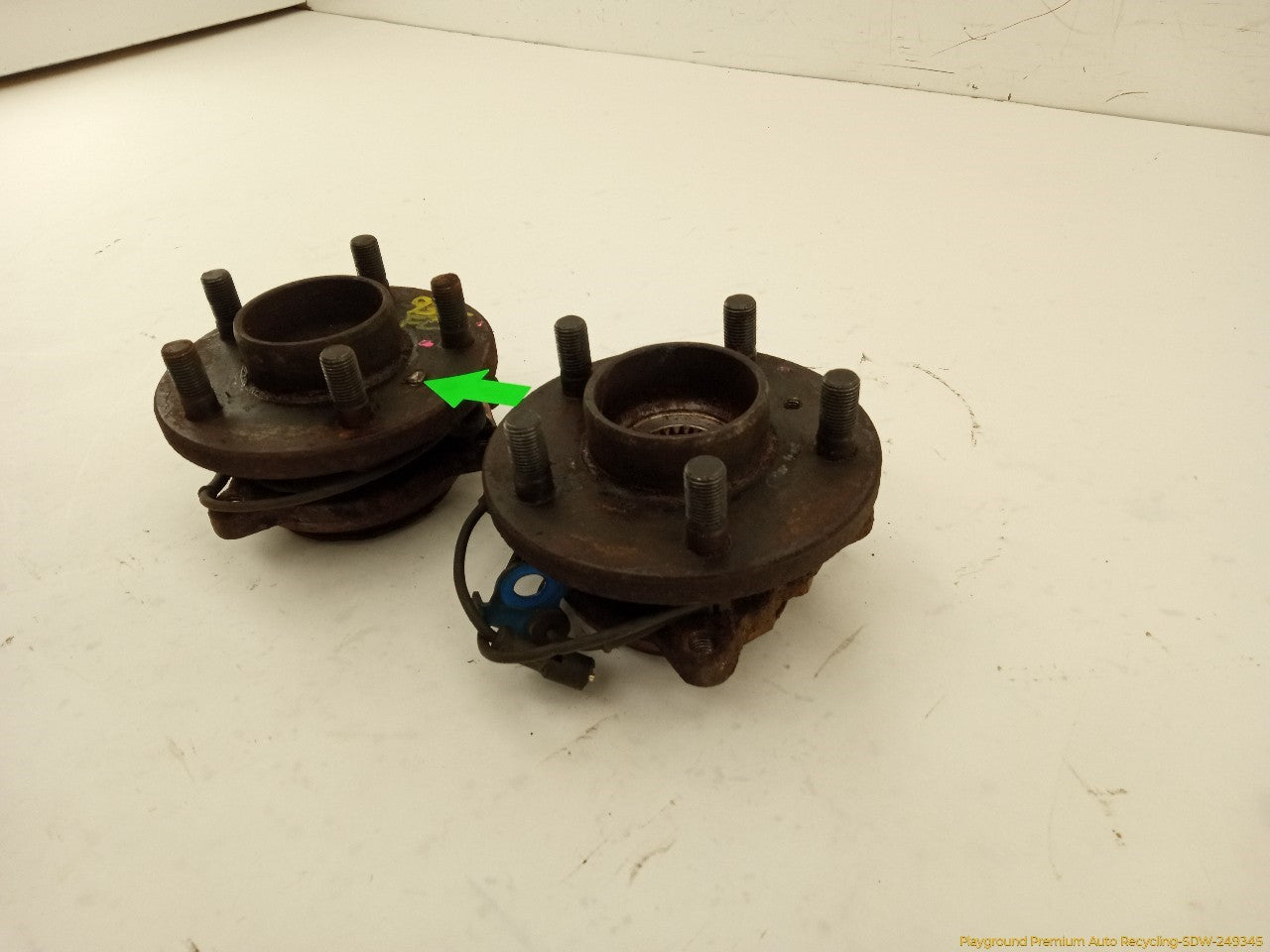 Land Rover Discovery Pair Of Front Wheel Bearing Hubs