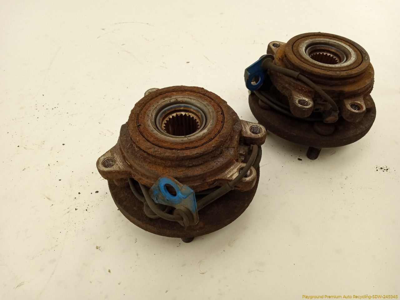 Land Rover Discovery Pair Of Front Wheel Bearing Hubs