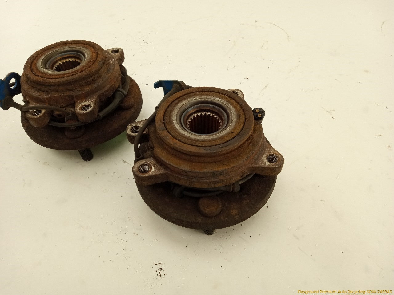 Land Rover Discovery Pair Of Front Wheel Bearing Hubs