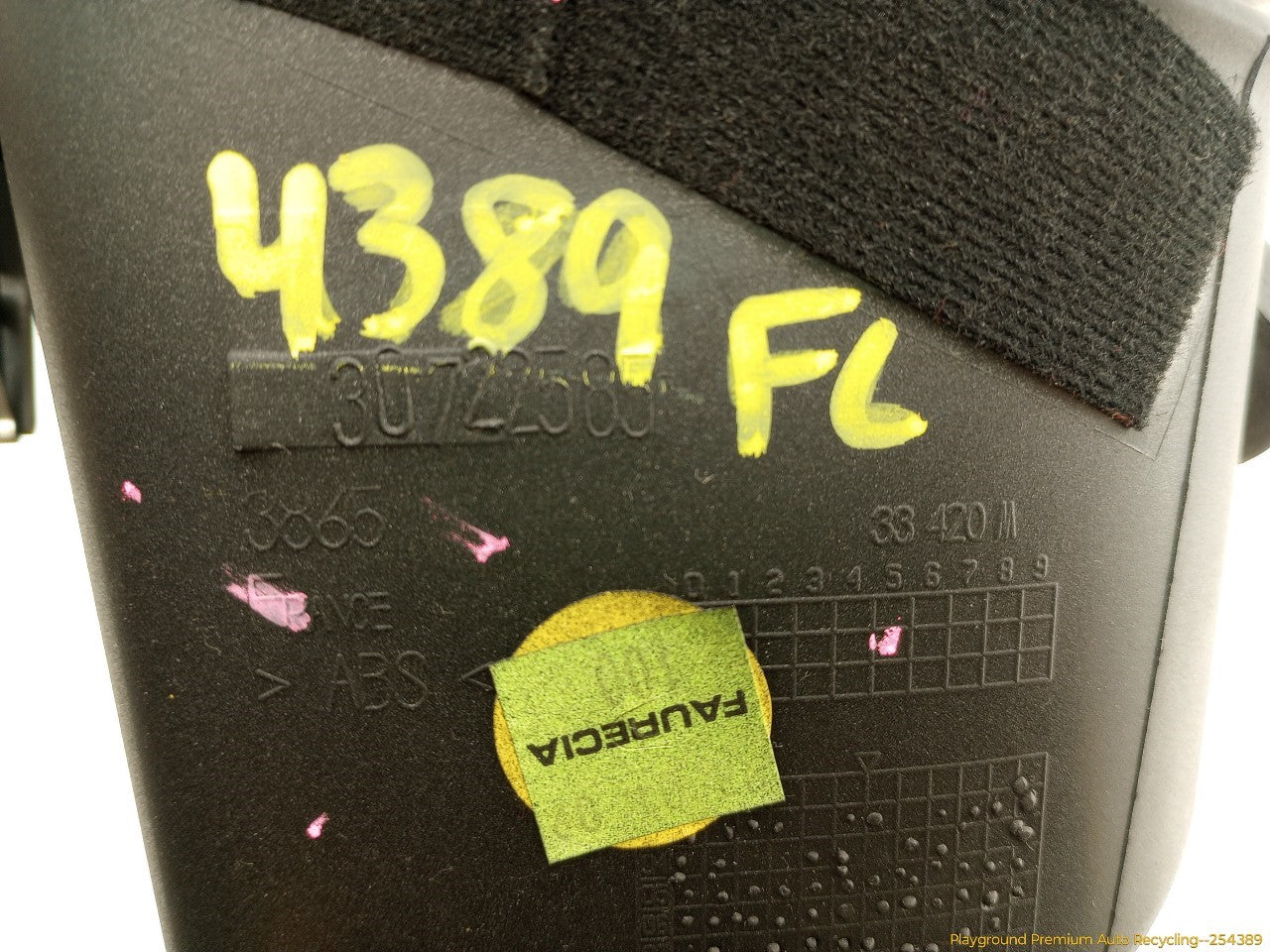 Volvo C30 Instrument Cluster Bezel