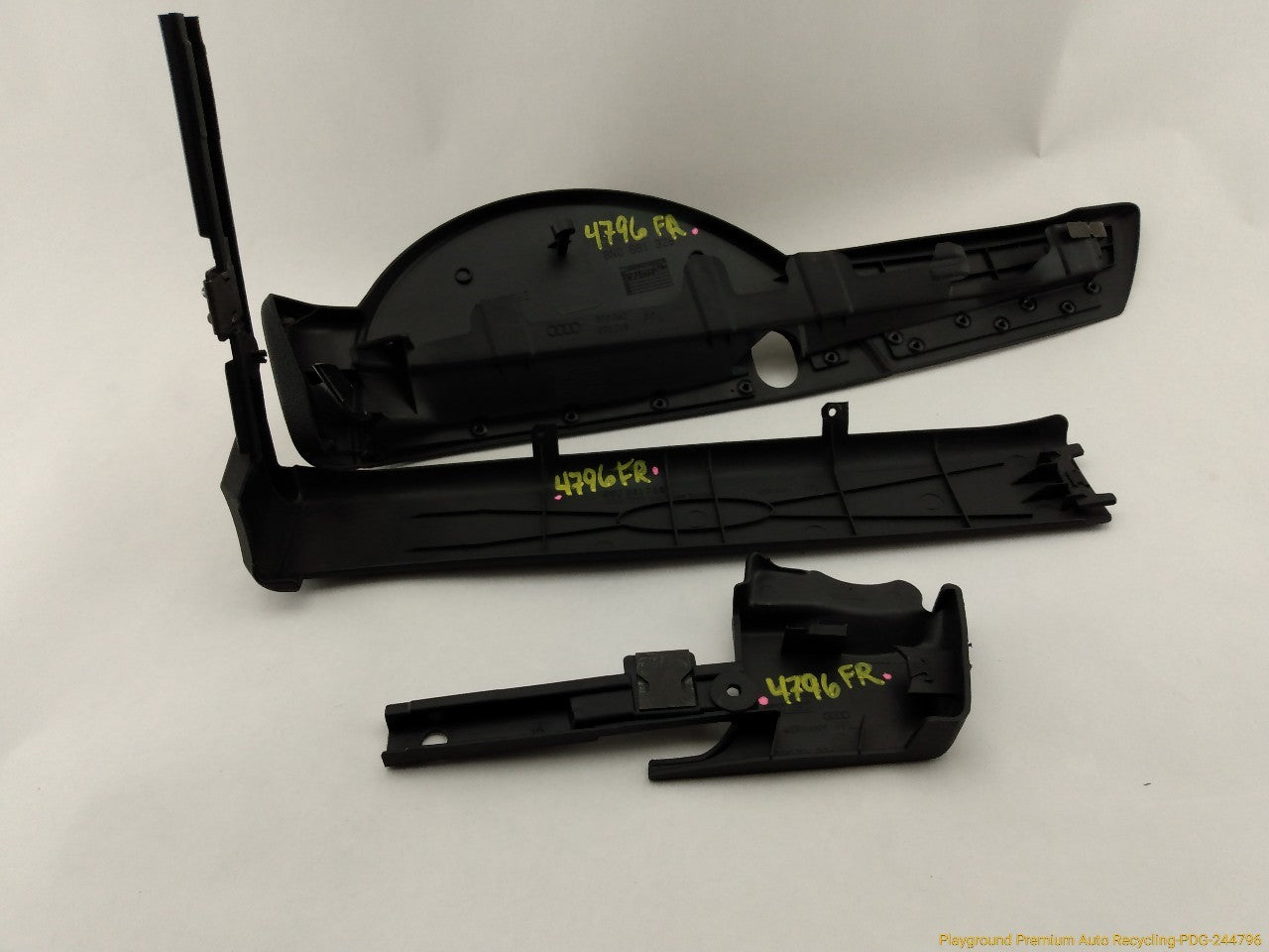 Audi TT Set Of Front Right Seat Side Trim