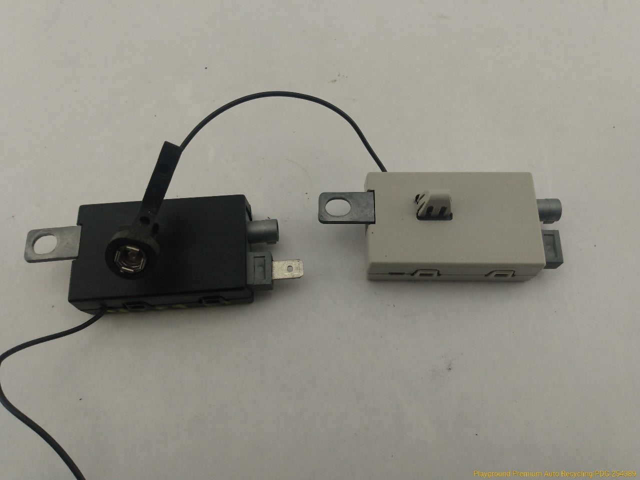 Volvo C30 Pair Of Rear Antenna Amplifier