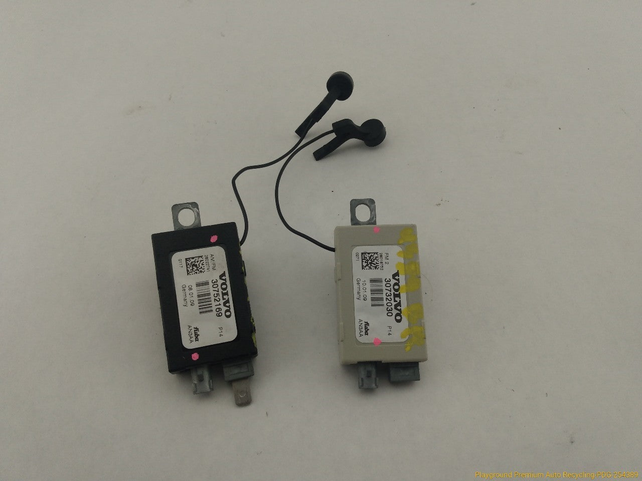 Volvo C30 Pair Of Rear Antenna Amplifier
