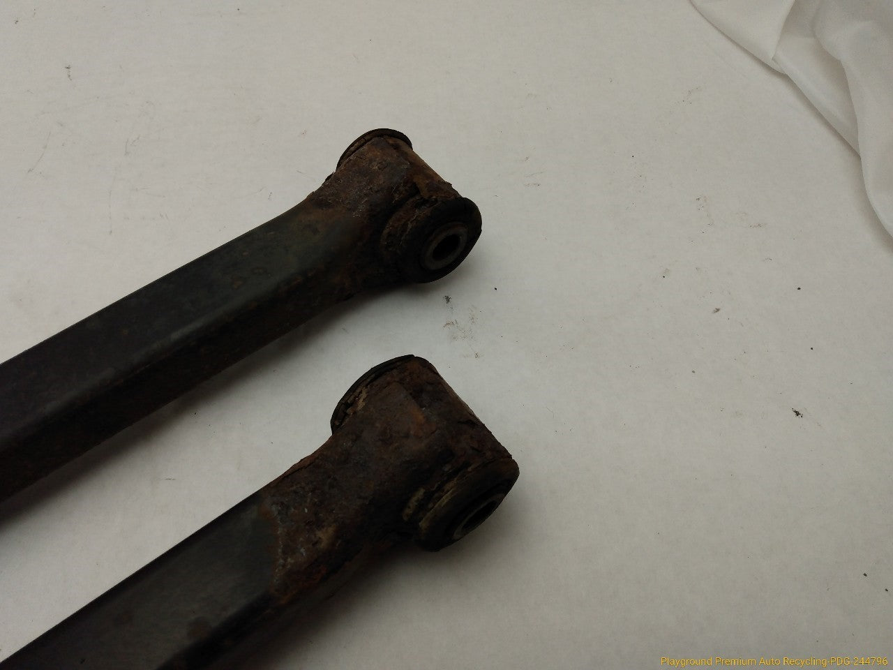 Audi TT Pair Of Rear Right Control Arms