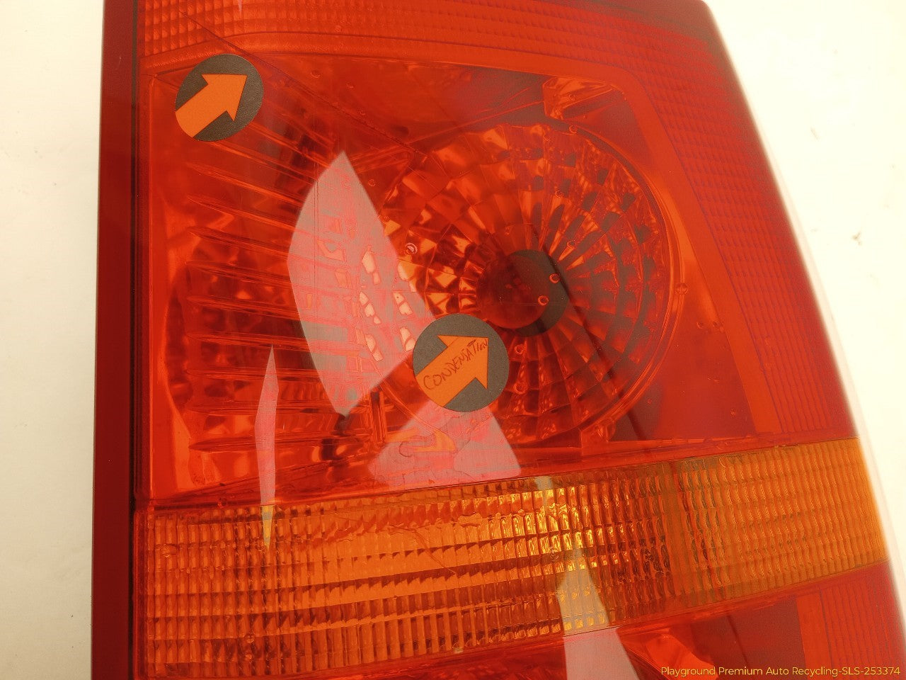 Land Rover LR3 Passenger Right Tail Lamp