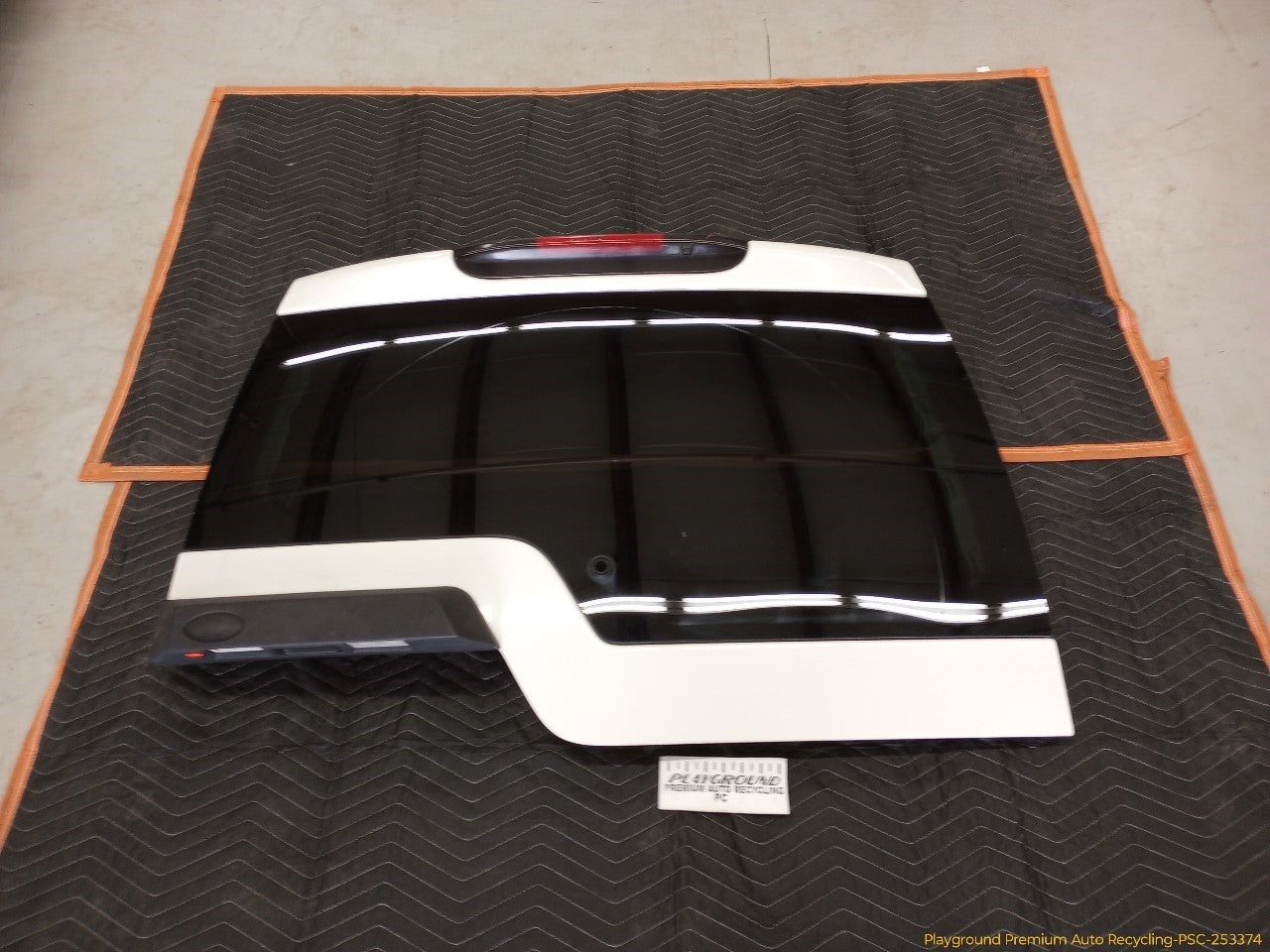 Land Rover LR3 Upper Tailgate