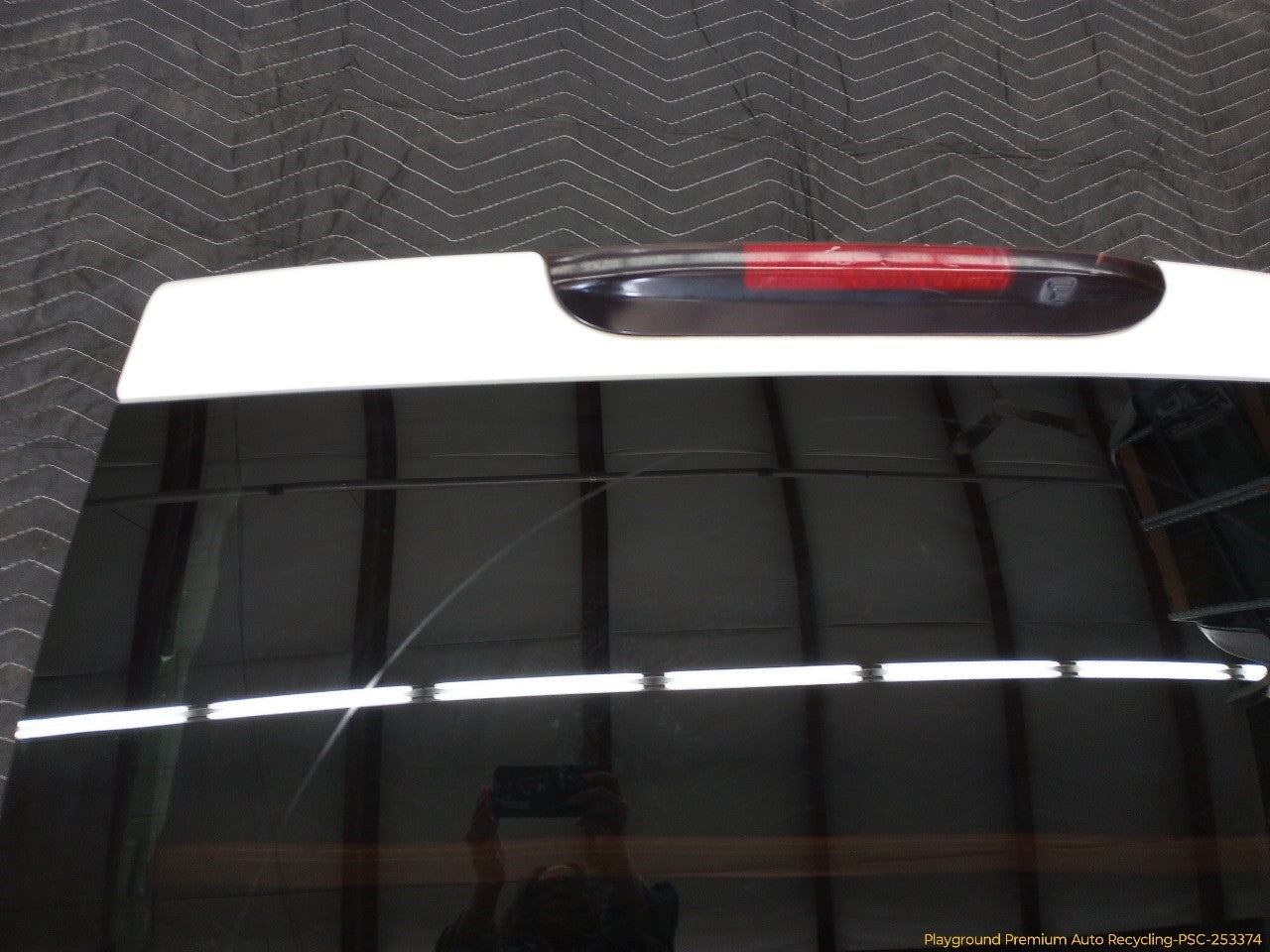 Land Rover LR3 Upper Tailgate