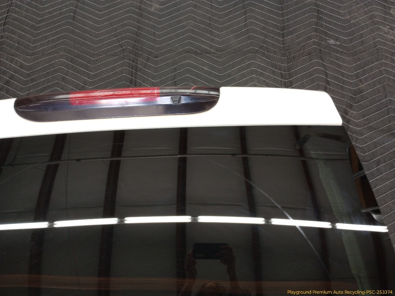 Land Rover LR3 Upper Tailgate
