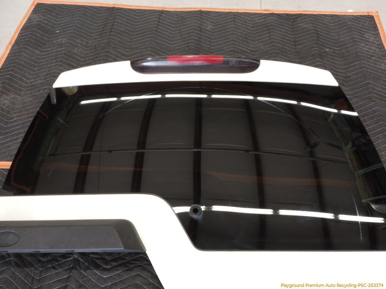 Land Rover LR3 Upper Tailgate