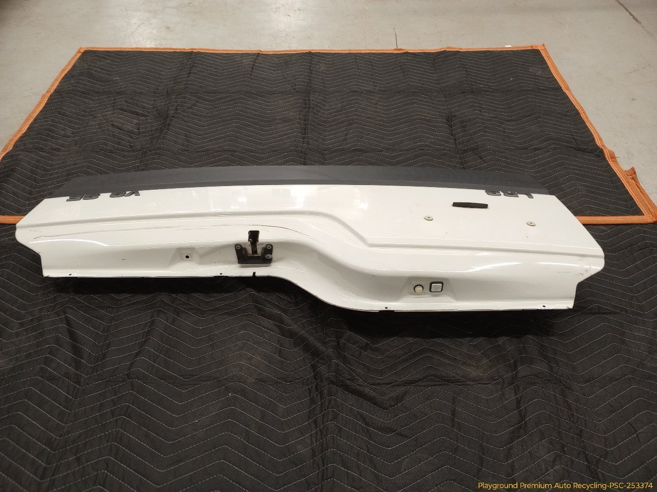 Land Rover LR3 Lower Tailgate