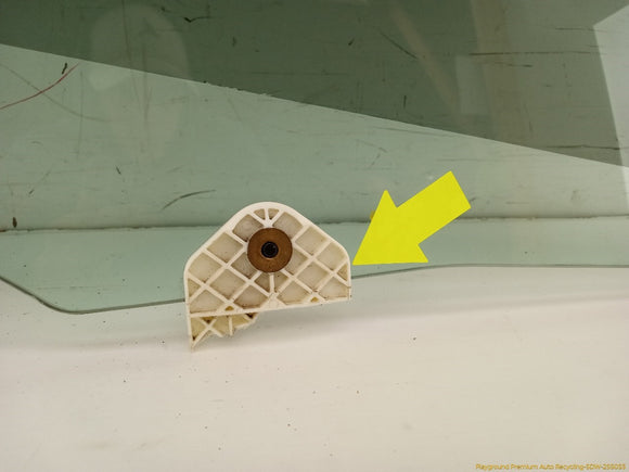 Land Rover LR3 Passenger Right Front Door Window Glass