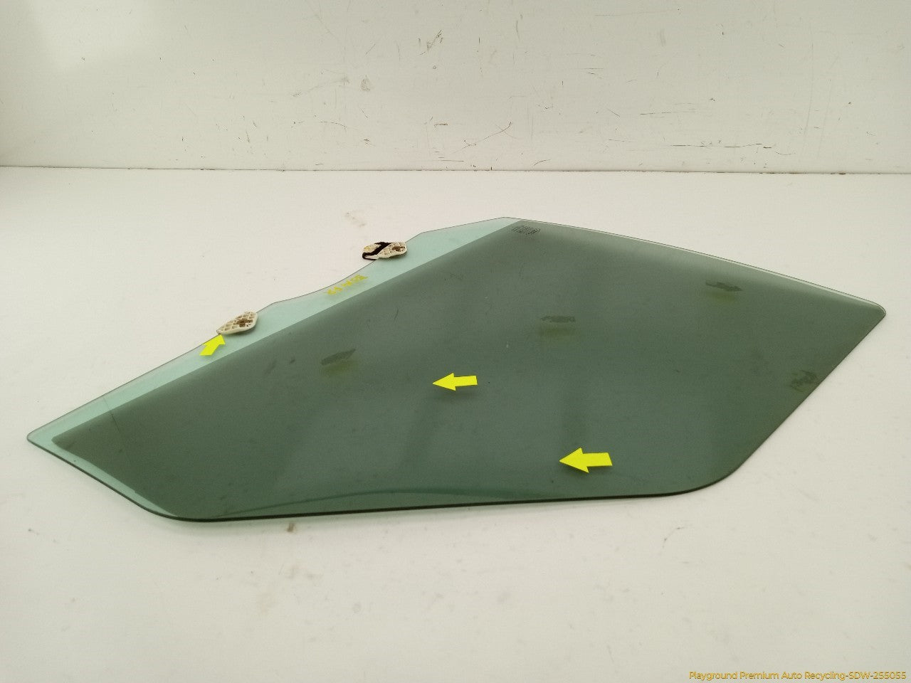 Land Rover LR3 Passenger Right Front Door Window Glass