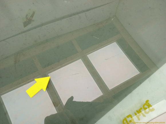 Land Rover LR3 Passenger Right Front Door Window Glass