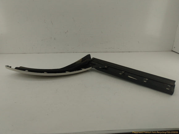 Land Rover LR4 Passenger Right Rear Fender Flare & Door Molding