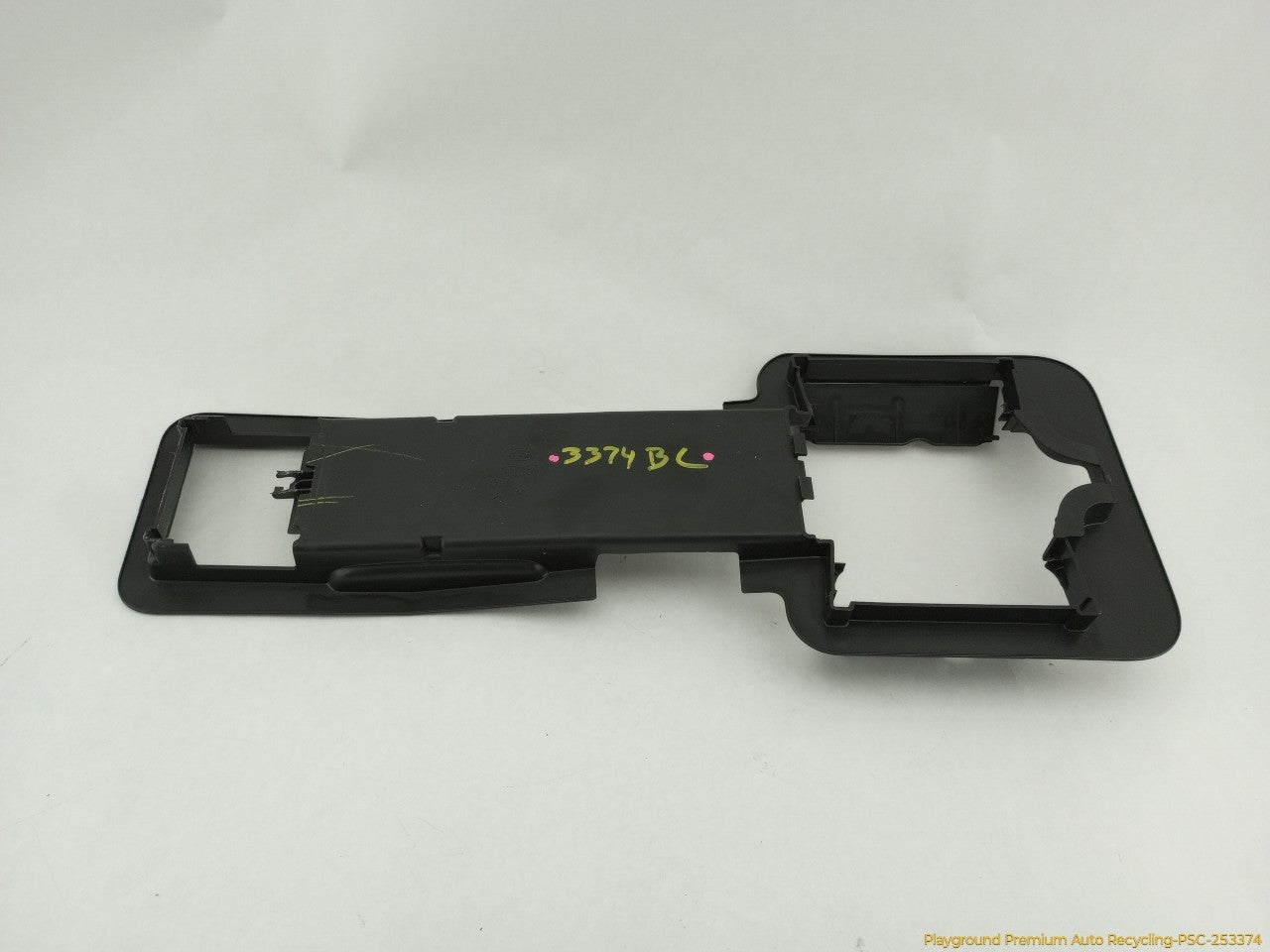 Land Rover LR3 Rear Seat Latch Cover Trim - 0