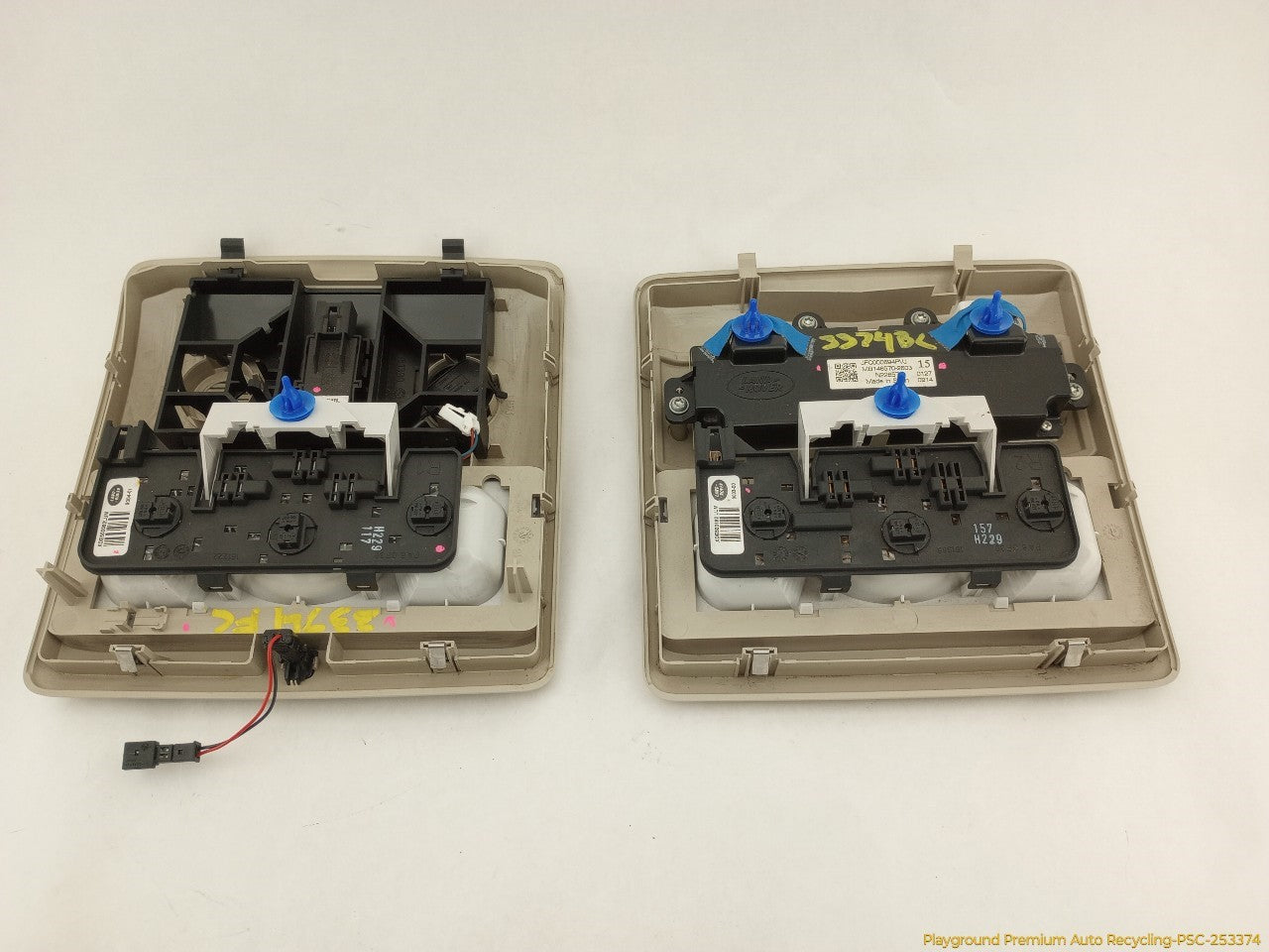 Land Rover LR3 Pair Of Center Dome Lights - 0