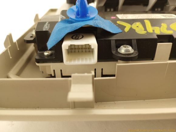 Land Rover LR3 Pair Of Center Dome Lights