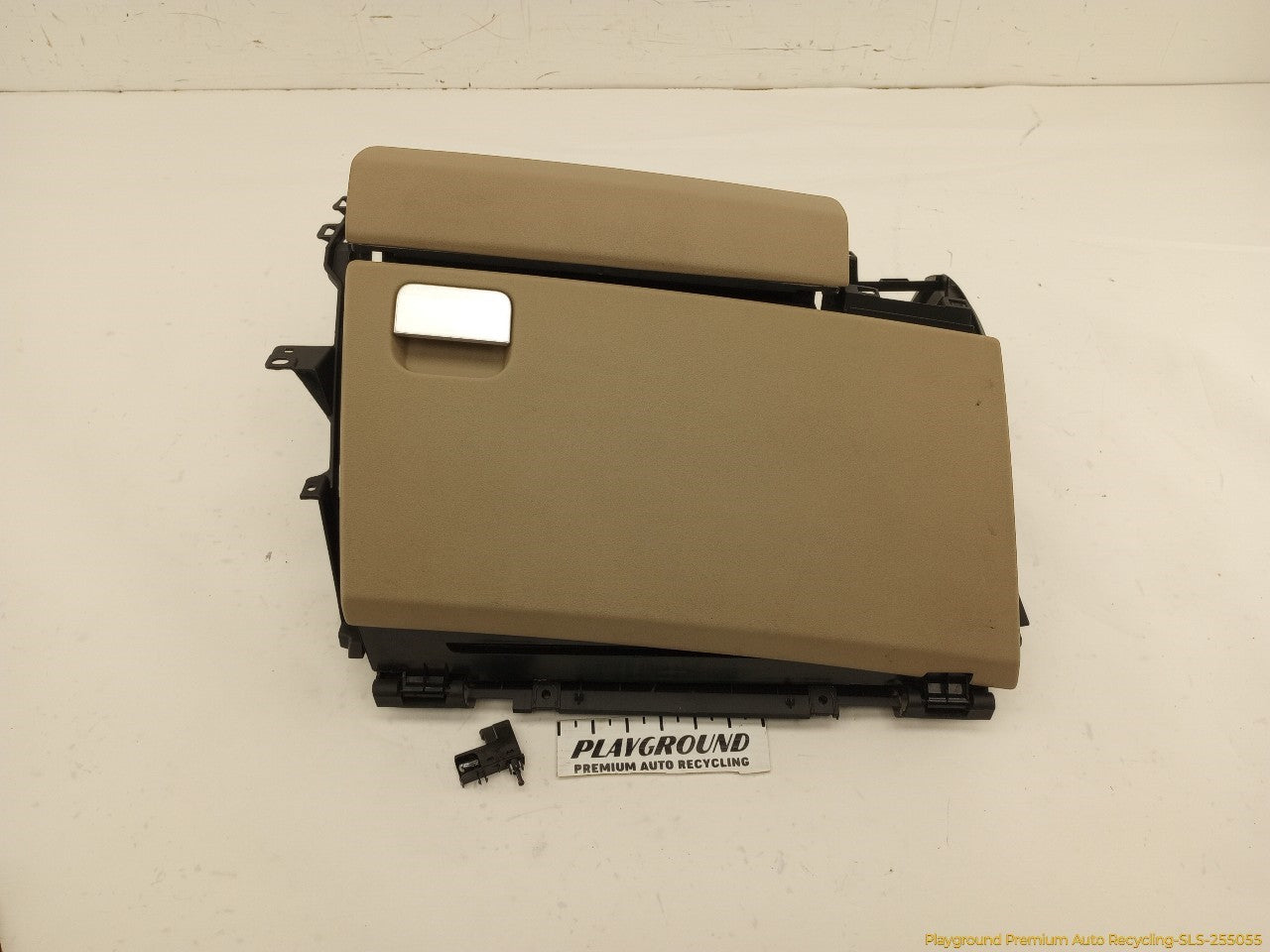 Land Rover LR4 Glove Box