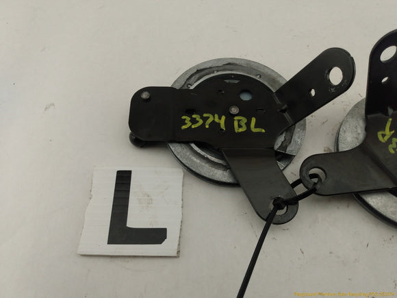 Land Rover LR3 Pair Of Tailgate Support Stay Brackets