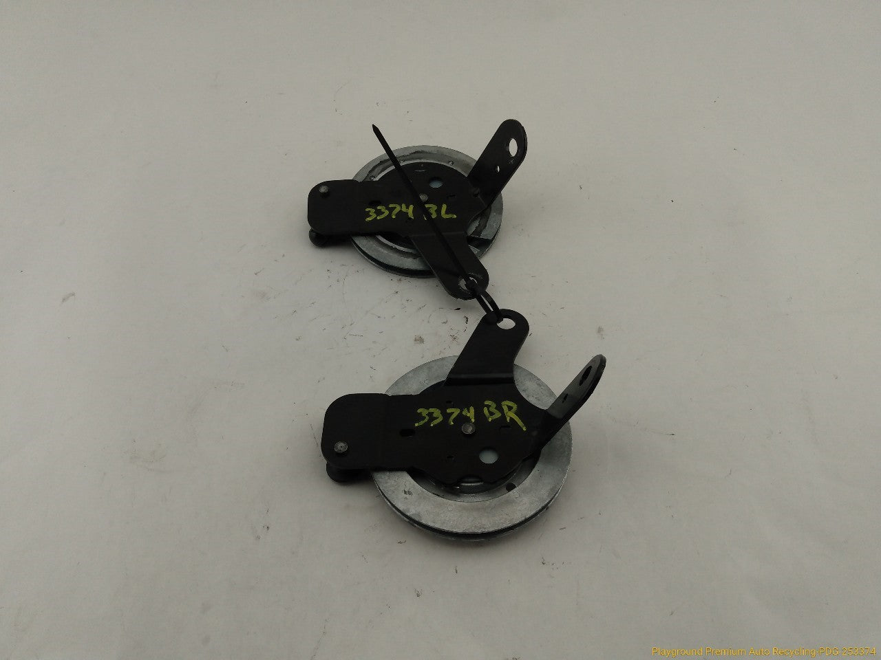 Land Rover LR3 Pair Of Tailgate Support Stay Brackets