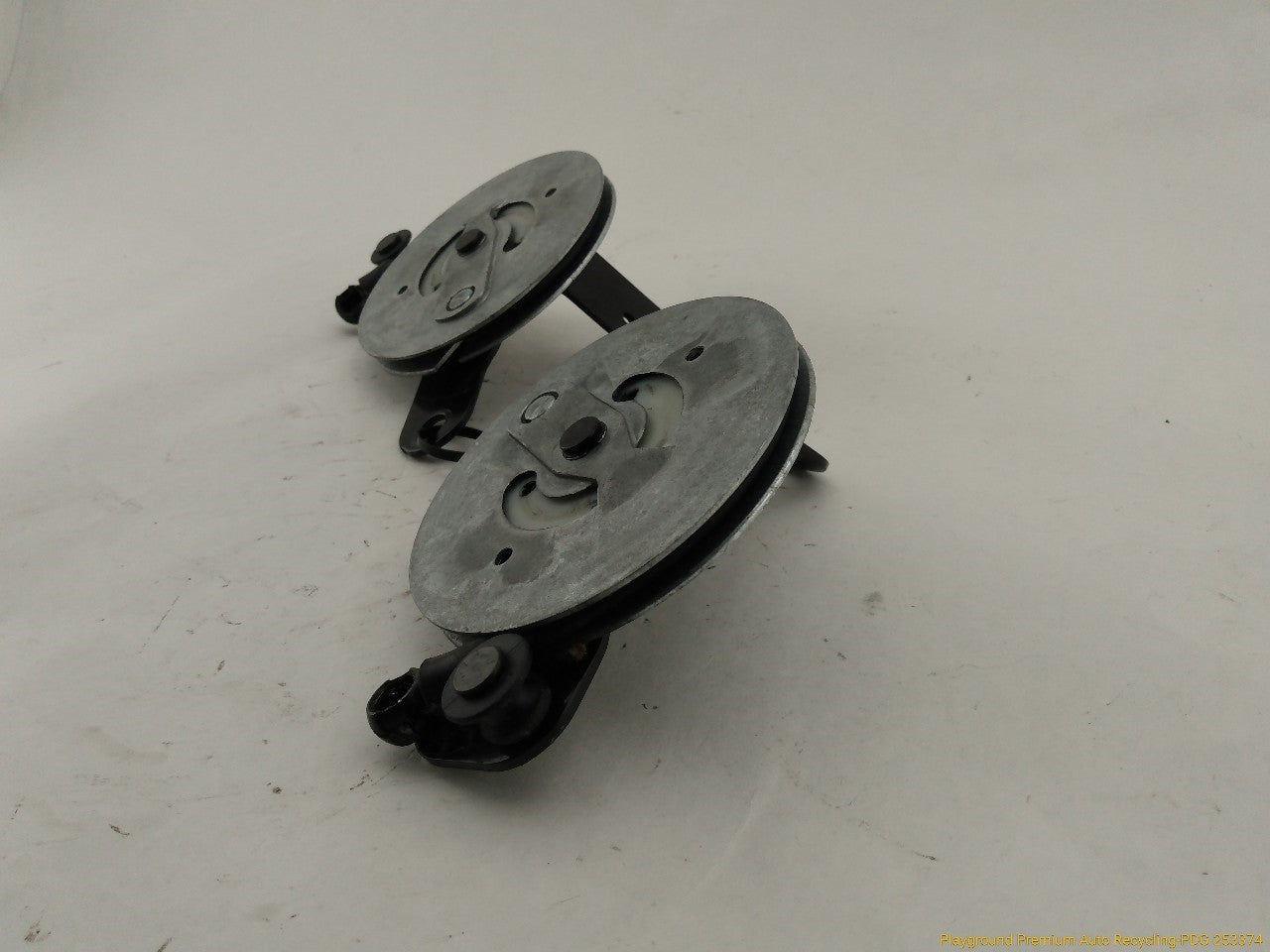Land Rover LR3 Pair Of Tailgate Support Stay Brackets