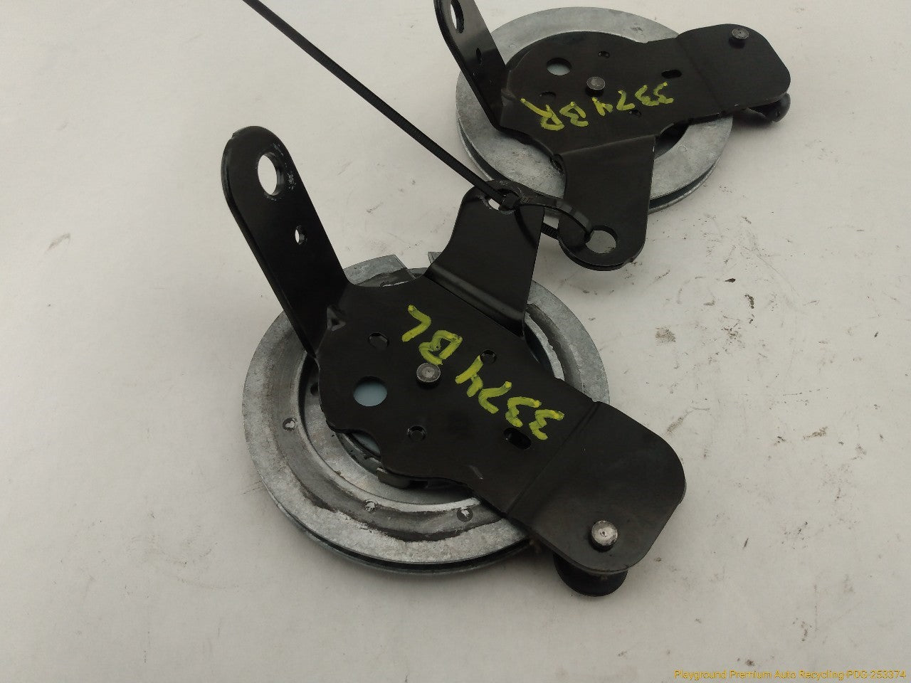 Land Rover LR3 Pair Of Tailgate Support Stay Brackets