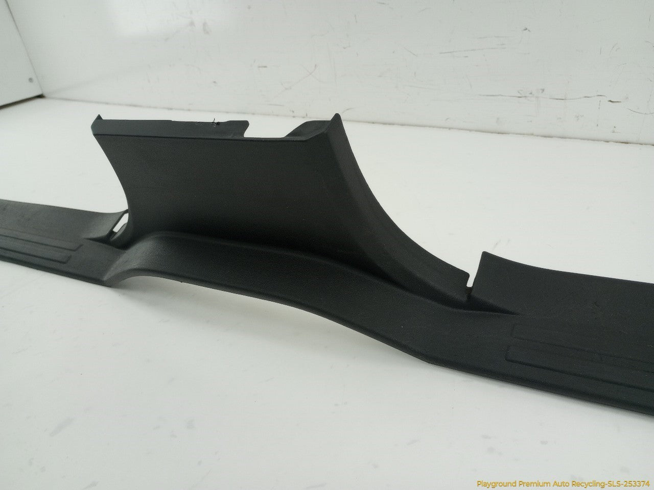 Land Rover LR3 Passenger Right Door Sill Trim