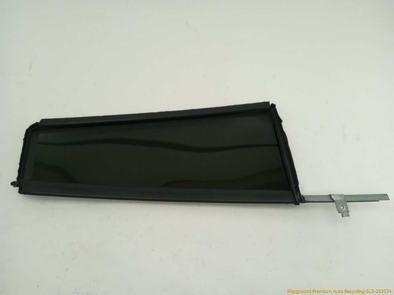 Land Rover LR3 Passenger Right Rear Door Vent Glass - 0
