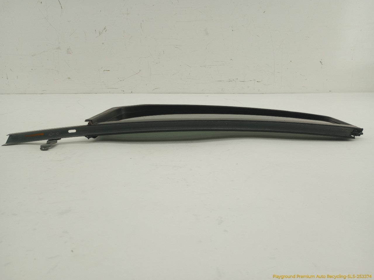 Land Rover LR3 Passenger Right Rear Door Vent Glass