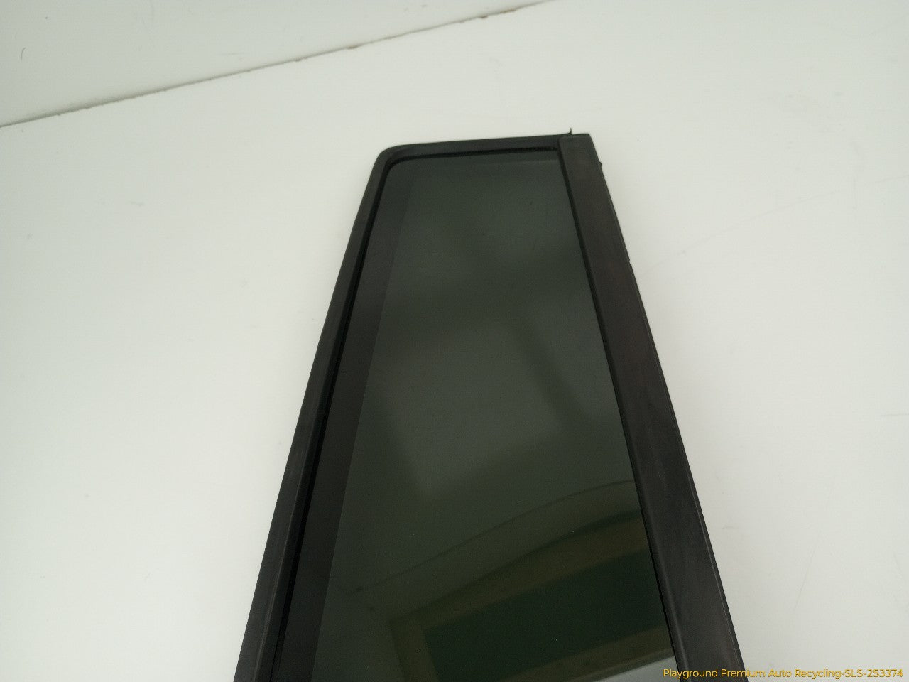 Land Rover LR3 Passenger Right Rear Door Vent Glass