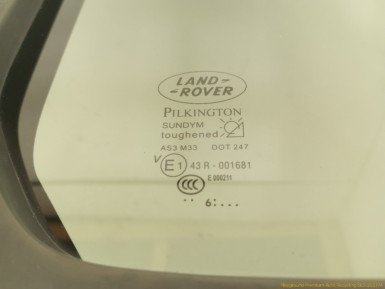 Land Rover LR3 Passenger Right Rear Door Vent Glass
