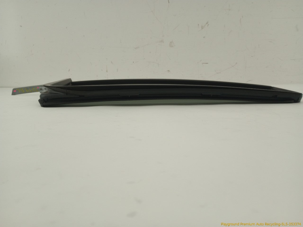 Land Rover LR3 Driver Left Rear Door Vent Glass
