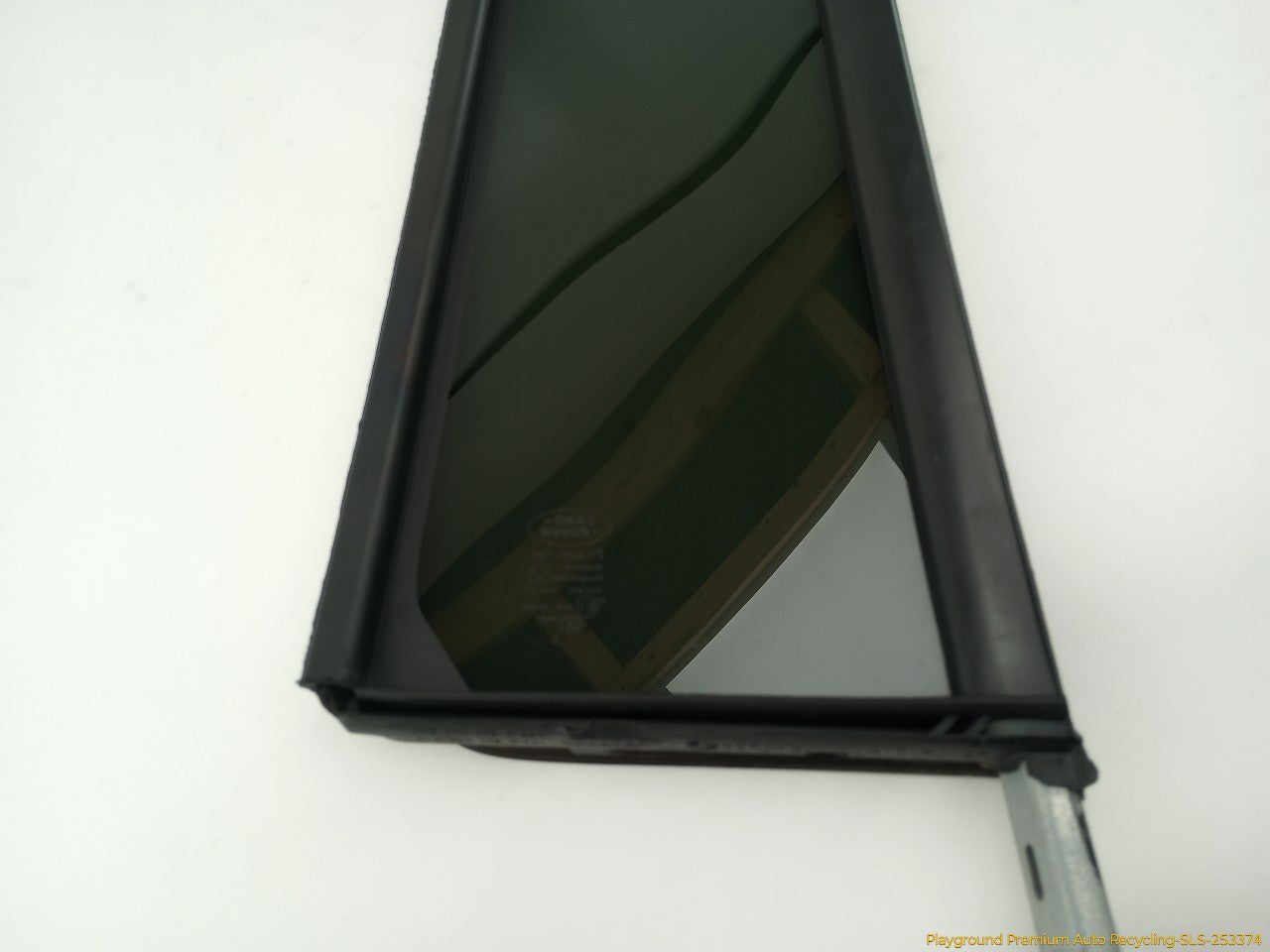 Land Rover LR3 Driver Left Rear Door Vent Glass