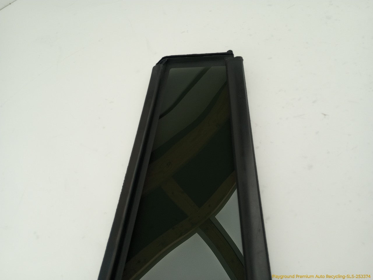Land Rover LR3 Driver Left Rear Door Vent Glass