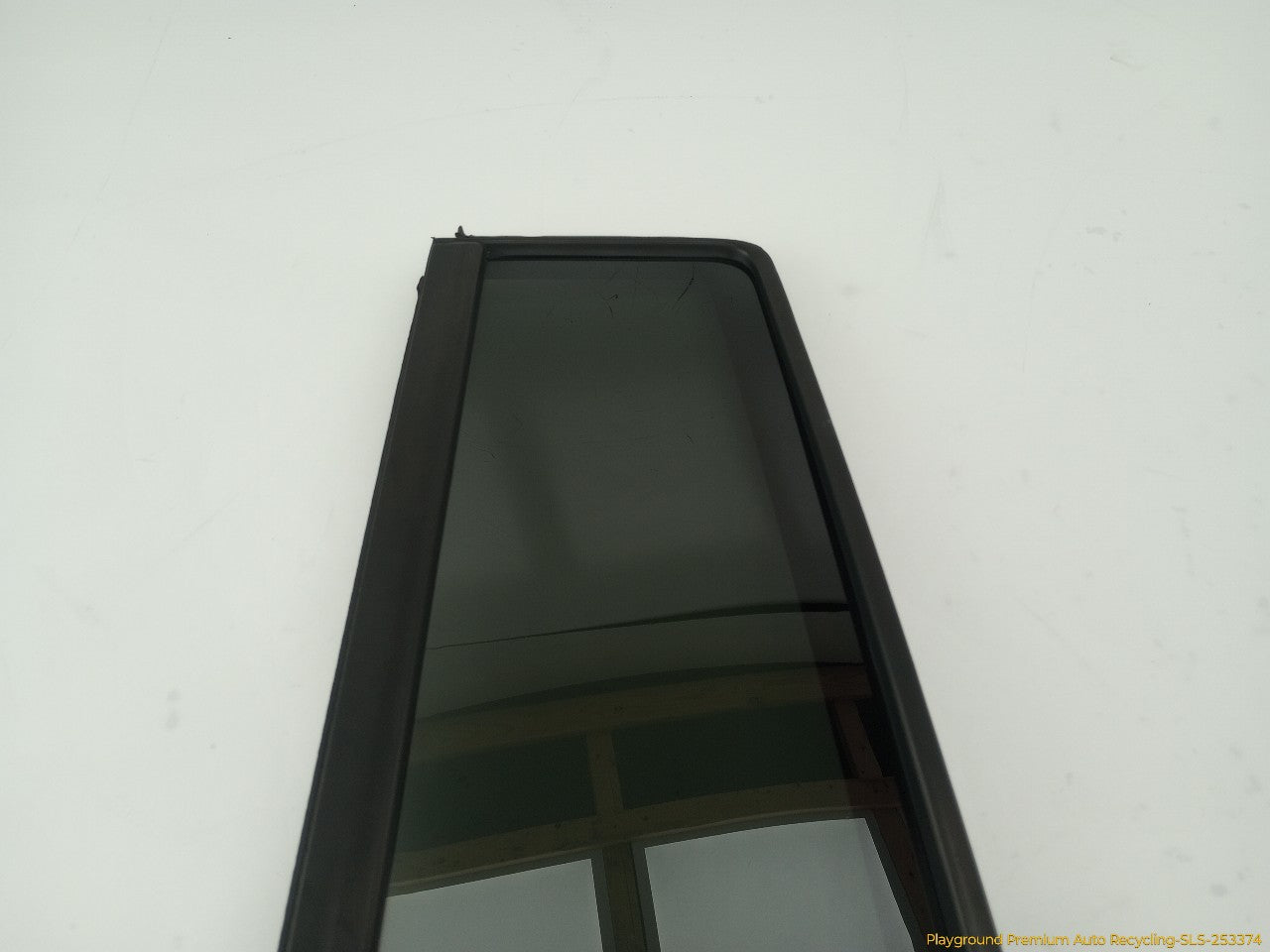 Land Rover LR3 Driver Left Rear Door Vent Glass