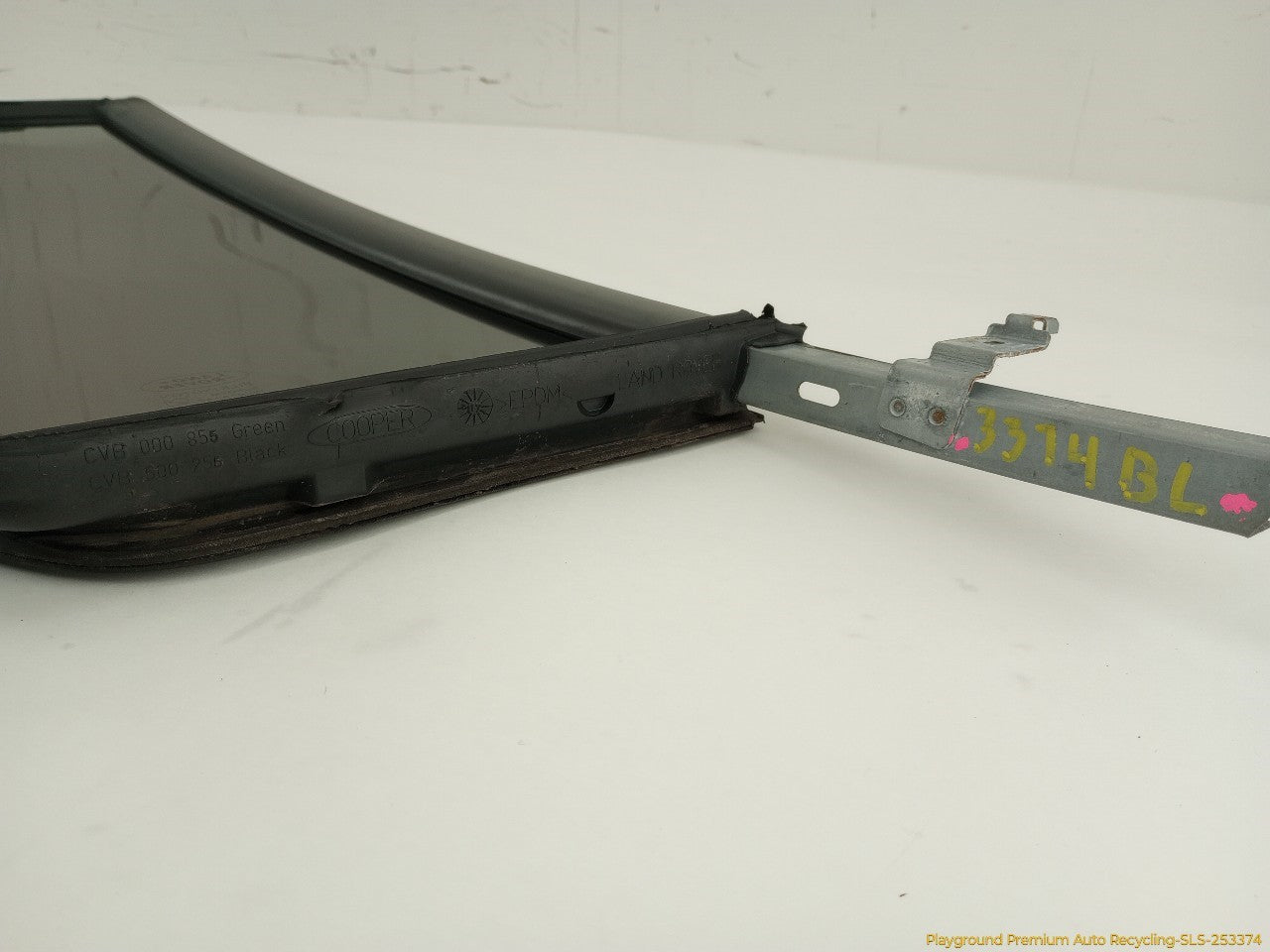 Land Rover LR3 Driver Left Rear Door Vent Glass