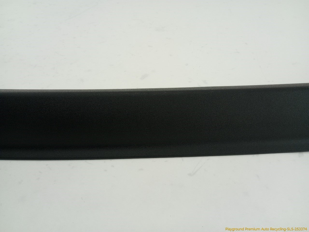 Land Rover LR3 Upper Tailgate Upper Side Trim Panel