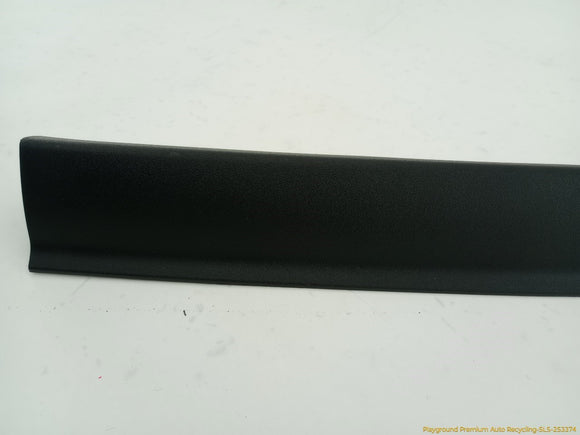 Land Rover LR3 Upper Tailgate Upper Side Trim Panel